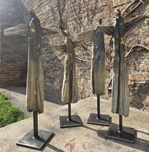 ,,Anjel,, kamenina - kovový podstavec, výška od 44 do 50 cm