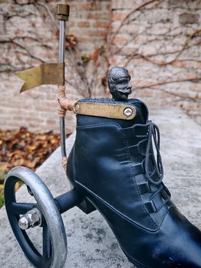 ,,Jazdec,, výška skulptúry - 34 cm