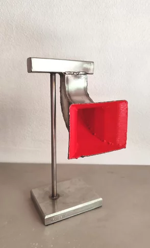 výška skulptúry je 23cm